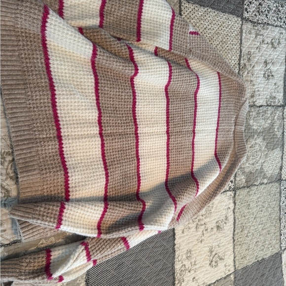 American Eagle Sweater - Picture 5 of 5